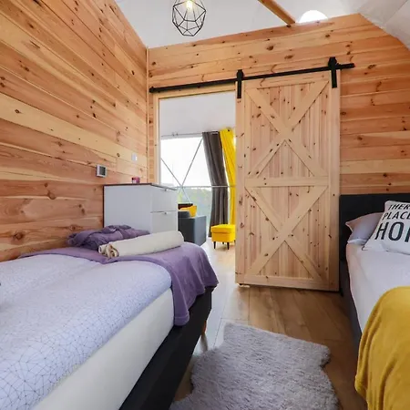 Glamping Gliczarow Klapnioki Bed & Breakfast Lesnica (Lesser Poland)