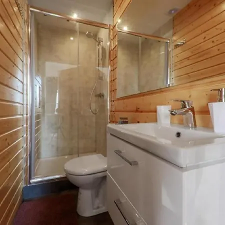 Glamping Gliczarow Klapnioki * Lesnica (Lesser Poland)