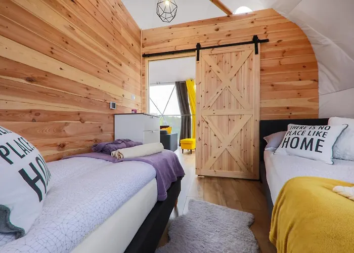 Glamping Gliczarow Klapnioki Couette-café Leśnica